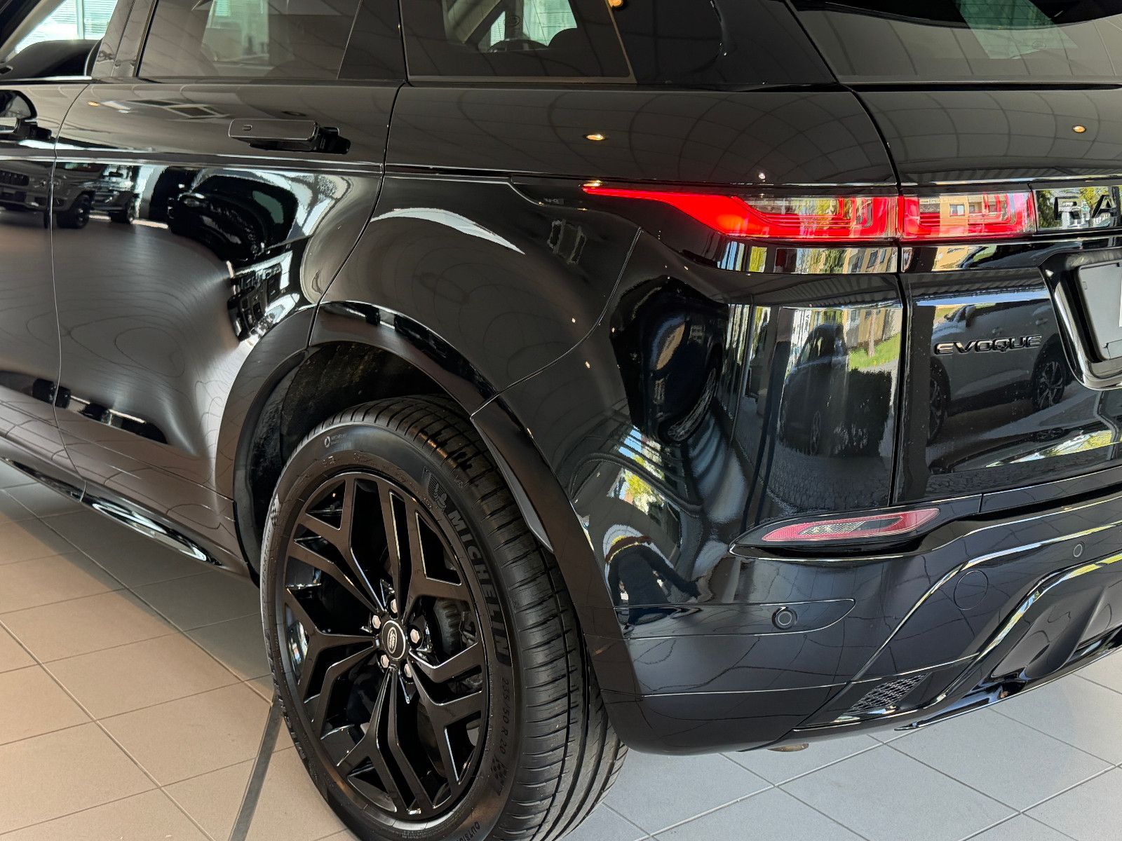 Fahrzeugabbildung Land Rover Evoque R-Dynamic SE/PANORAMA/MERIDIAN/KAMERA