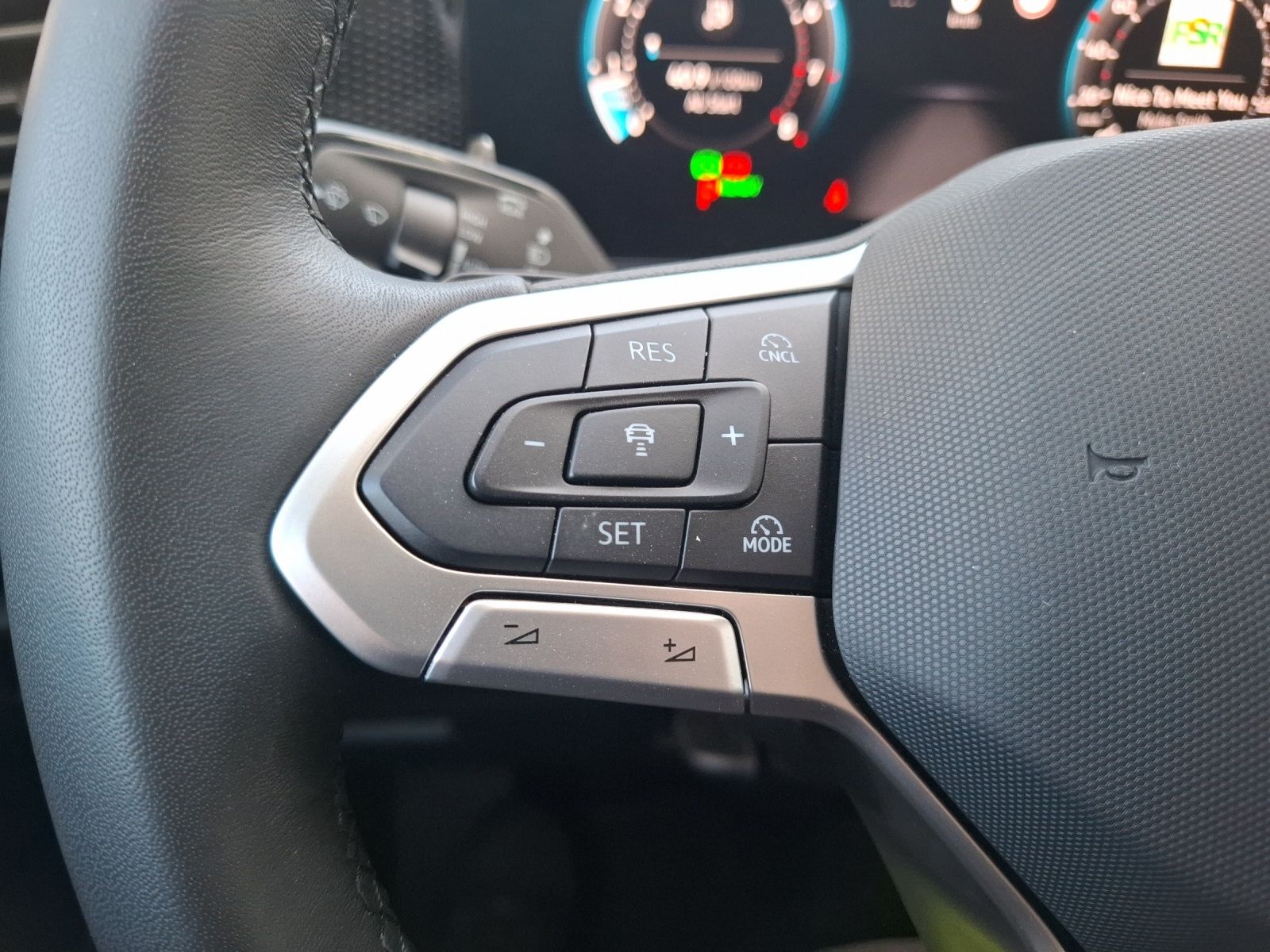 Fahrzeugabbildung Volkswagen Tiguan eTSI Life DSG Standhzg. LED AHK Navi AID