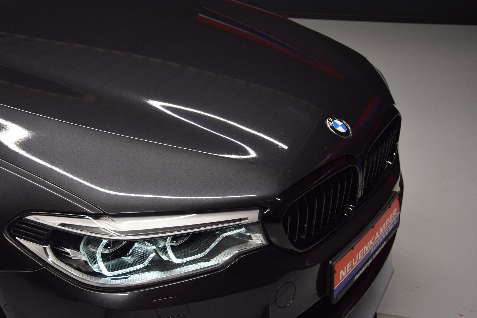 Fahrzeugabbildung BMW 520 d xDrive M Sport Leder Panorama H&K 360°