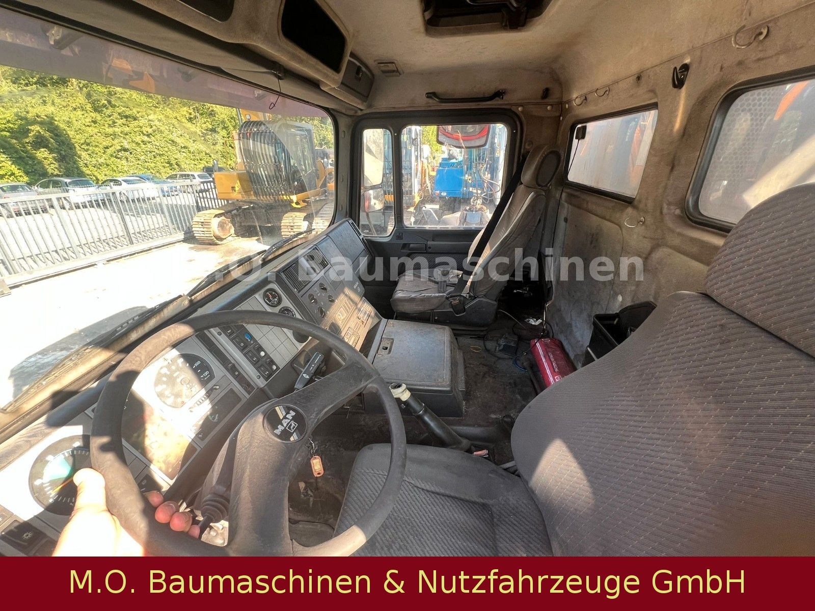 Fahrzeugabbildung MAN 27.403 Silent/6x4 Blatt Saugu.Druckwagen/Kroll