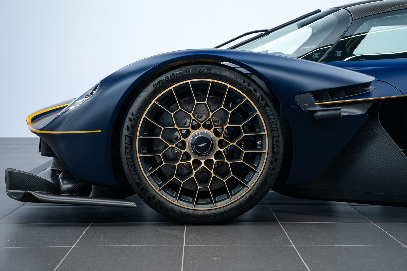 Fahrzeugabbildung Aston Martin Valkyrie /*1 of 150*/SERVICEPACK/FULL PPF