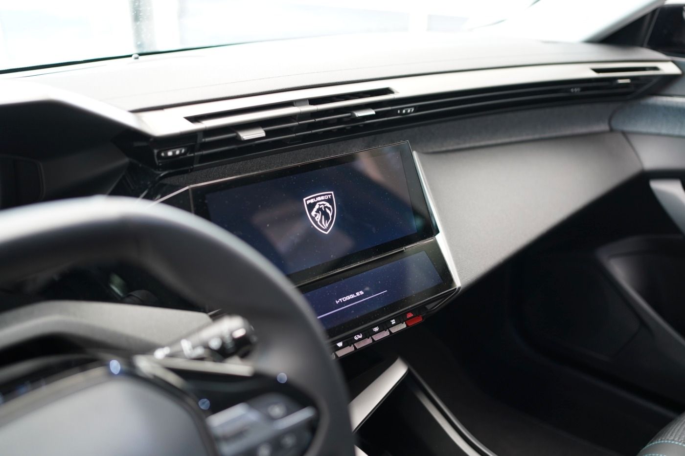 Fahrzeugabbildung Peugeot 308 SW Plug In Hybrid 180 Allure Automatik Navi