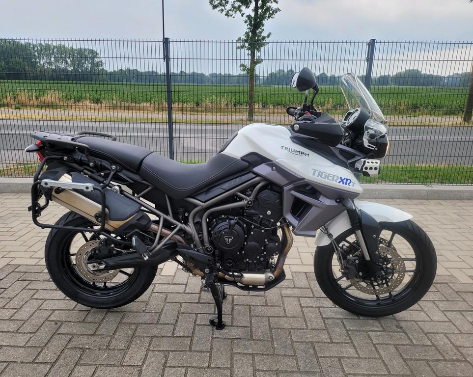 Triumph TIGER 800 XRT ABS + HELM