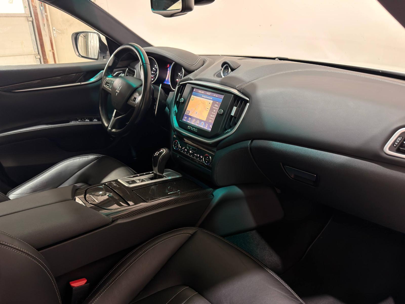 Maserati Ghibli SQ4 3.0 V6 409 ch • BVA • 4x4 • Cuir • Toit Panoramique