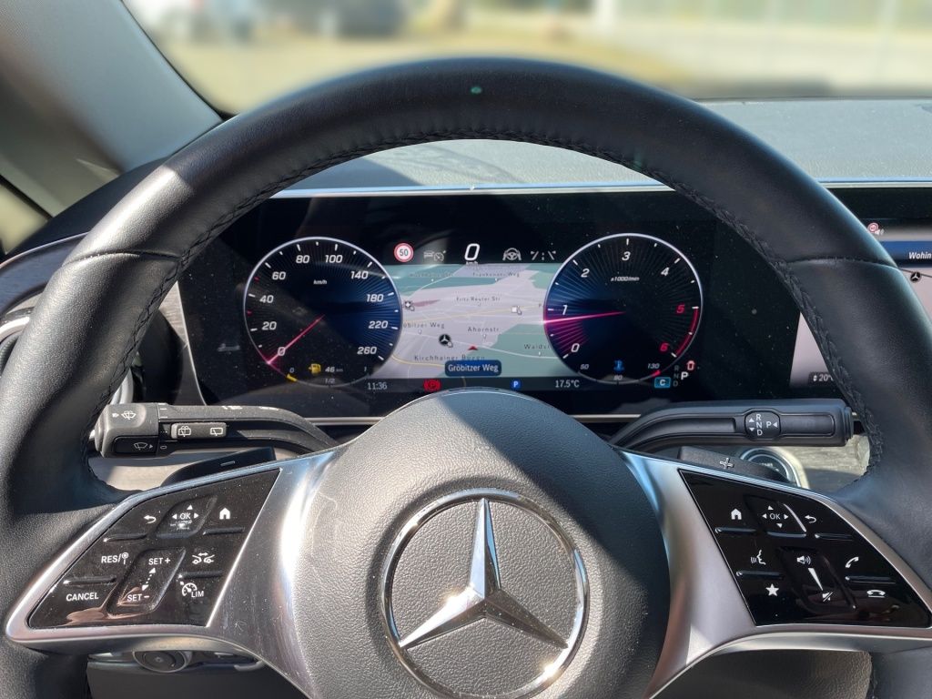 Fahrzeugabbildung Mercedes-Benz V 300 d AV/Extralang 4x4 STHZ, AHK, 360°, SHZ