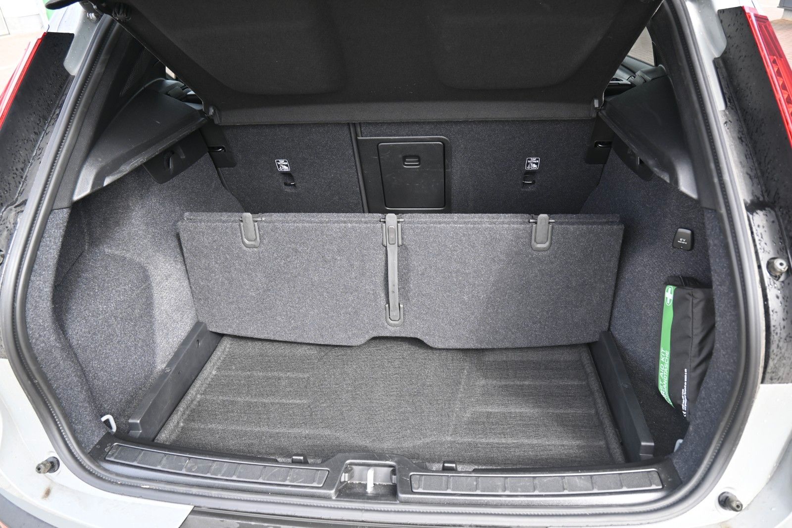 Fahrzeugabbildung Volvo XC40 B4 DKG Plus Black Edition*FSHZG*360°*ACC