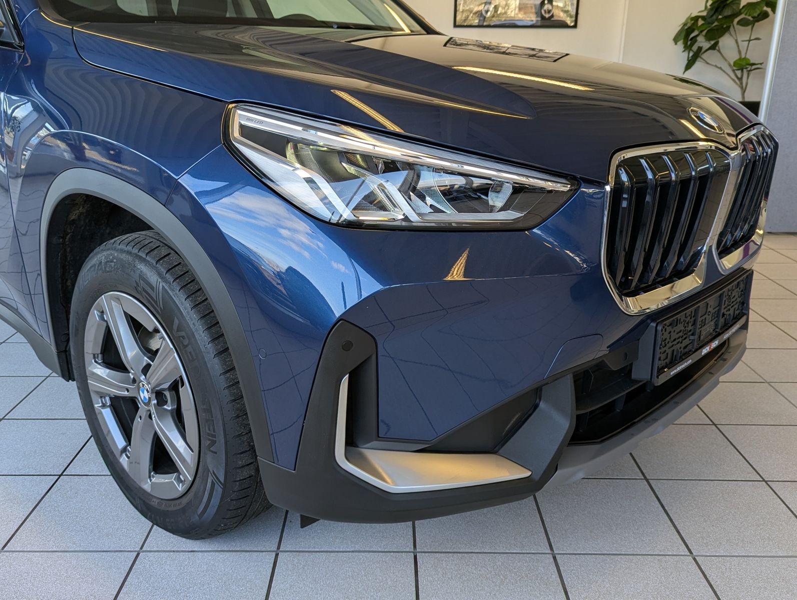 BMW X1 18 i Travel-Paket Pano Kamera AHK - Image 9