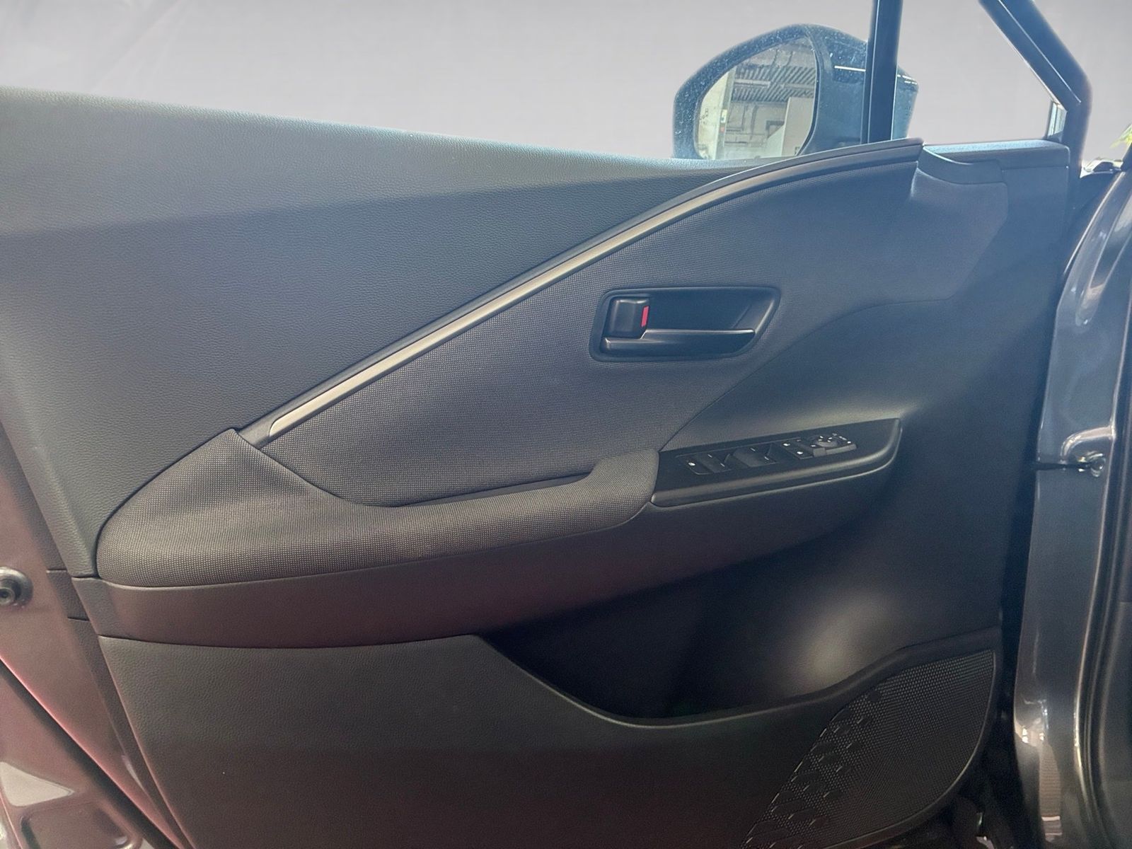 Fahrzeugabbildung Toyota C-HR 2.0 PHEV Plug-In Teamplayer LED,Navi,SHZ,AC