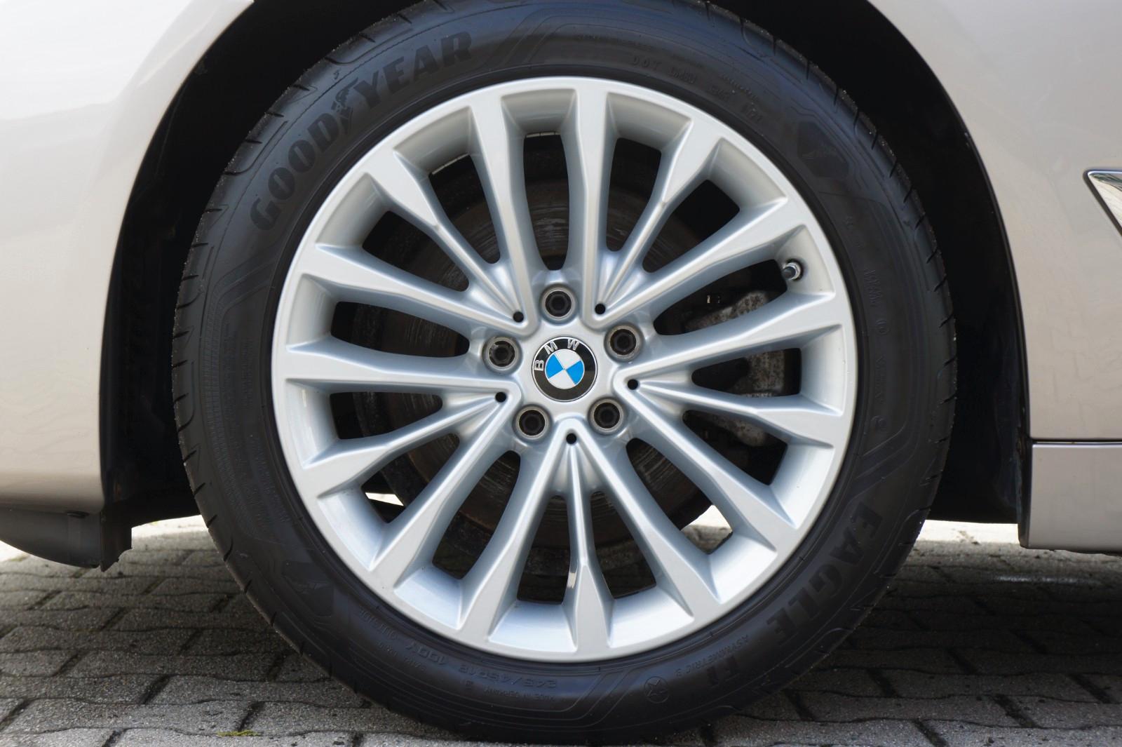 BMW 520d Limousine Luxury-Line *LED*NAVI*KAMERA*AHK*