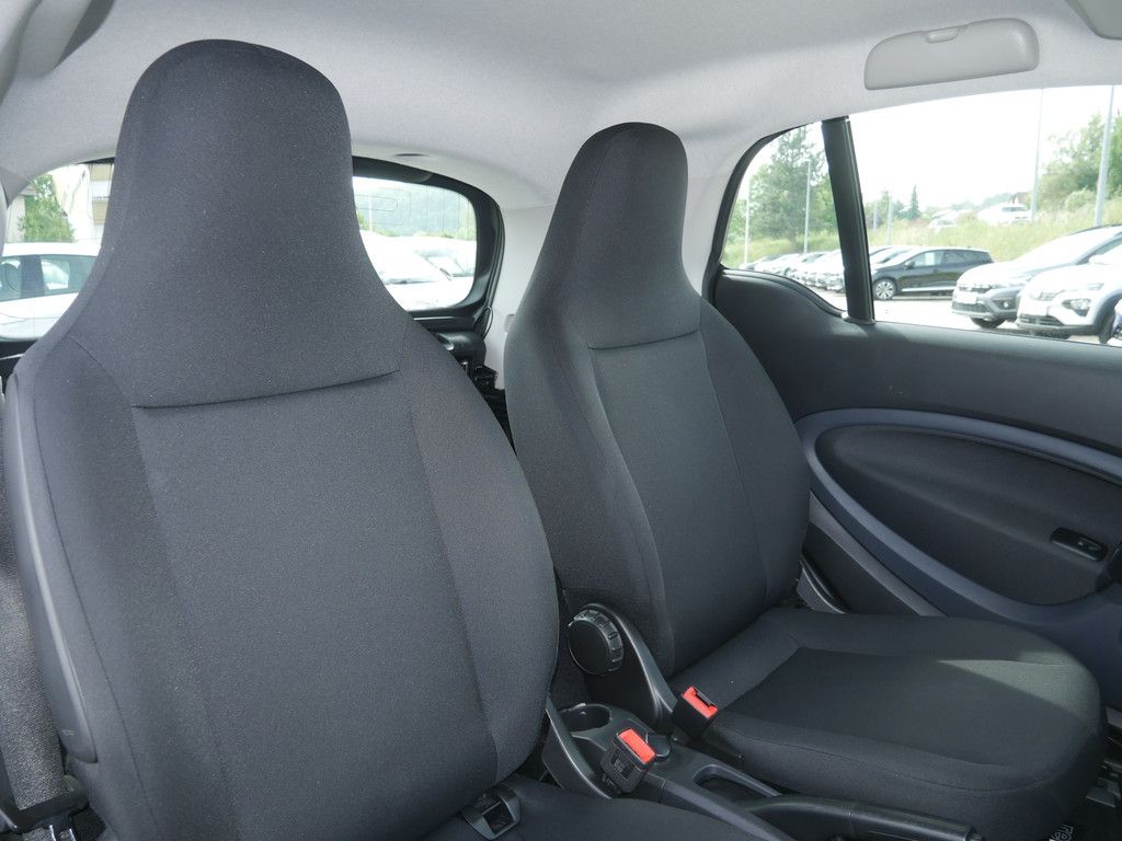 Fahrzeugabbildung Smart fortwo coupe EQ KLIMAAUTOMATIK SITZHEIZUNG