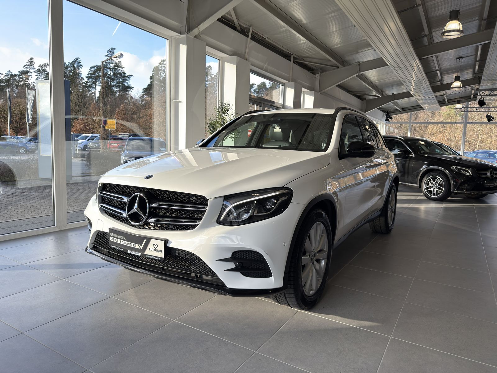 MERCEDES-BENZ GLC 220 4Matic AMG Line AHK*STANDHEIZUNG*LED