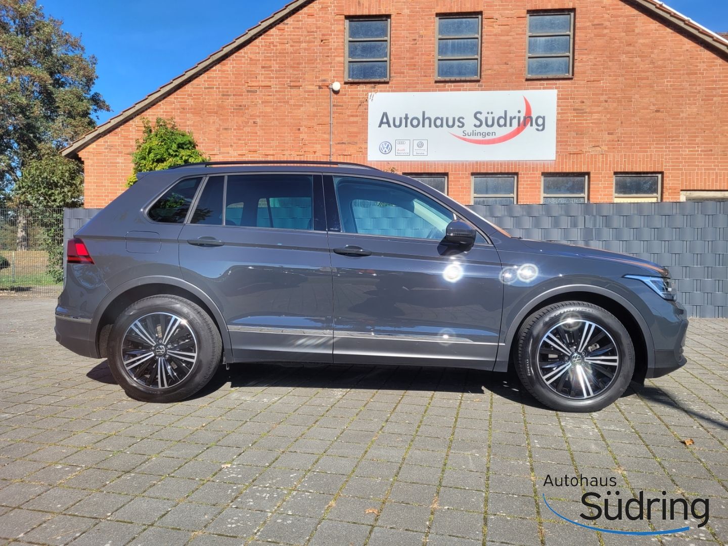 Tiguan Life 2.0 TDI DSG AHK Navi ACC Rückfk.