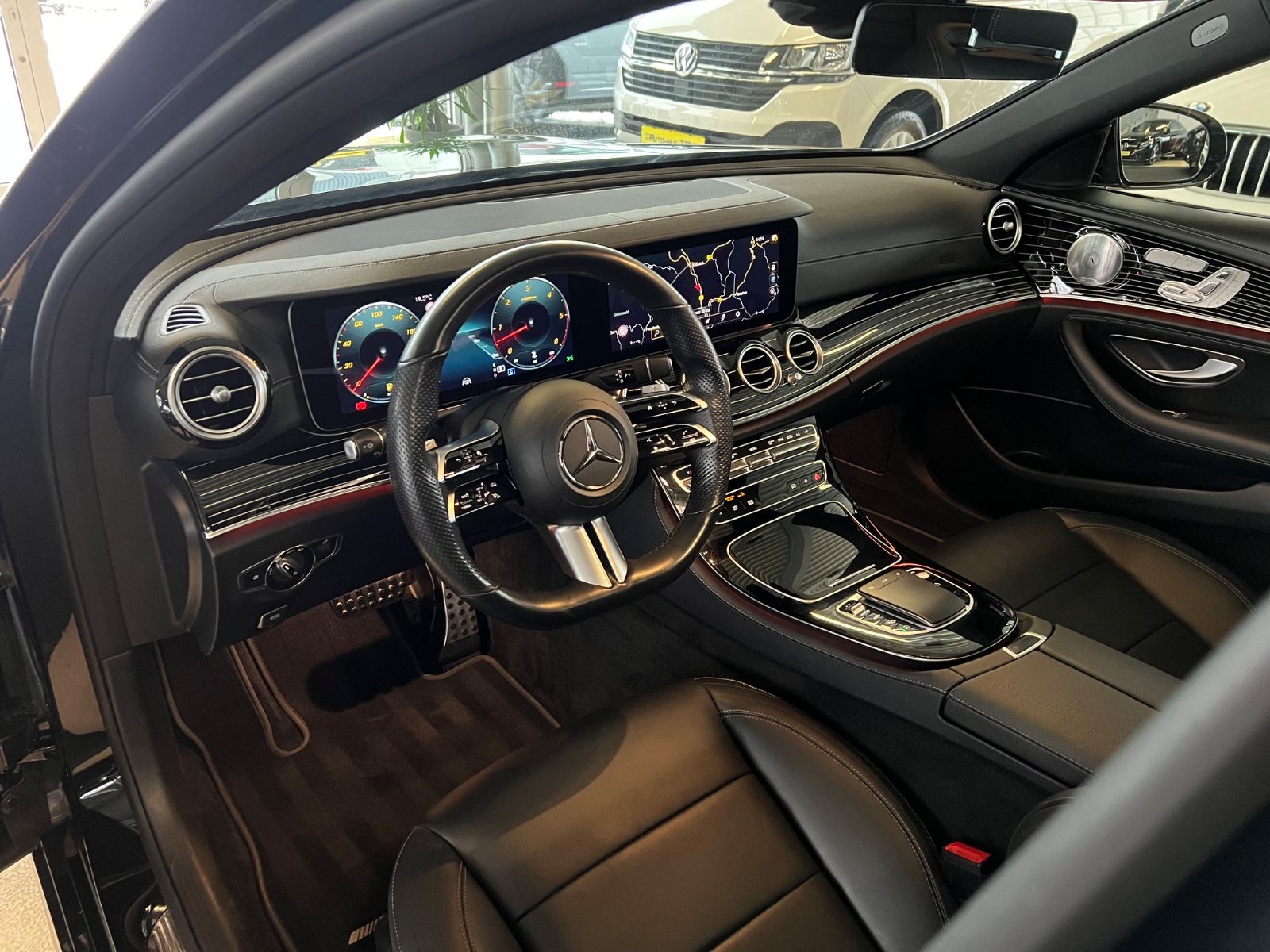 Fahrzeugabbildung Mercedes-Benz E 400 d 4Matic AMG LINE *PANO*designo-manufaktur