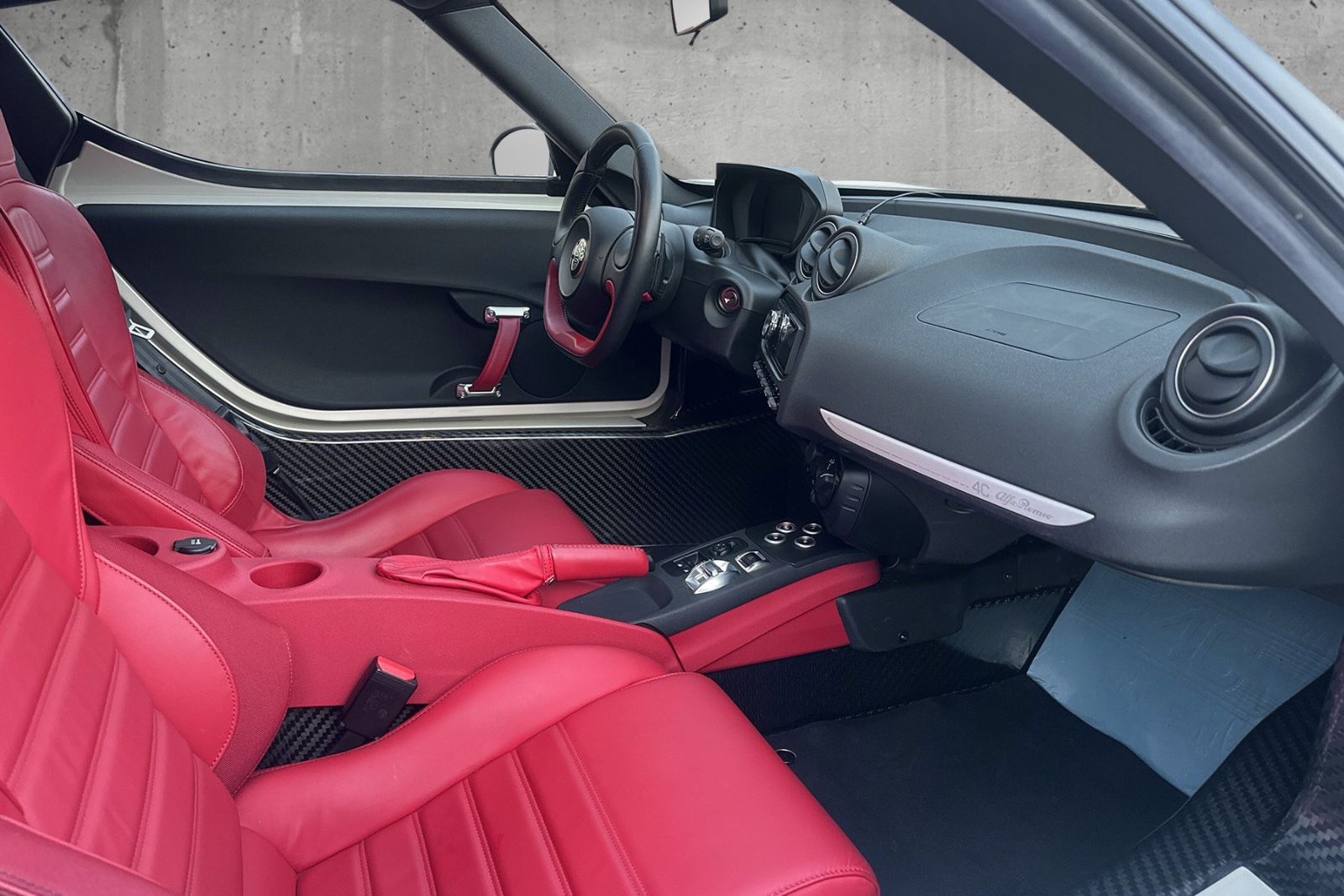 Fahrzeugabbildung Alfa Romeo 4C*1.Hand*Deutsches Auto*Carbon Scheinwerfer
