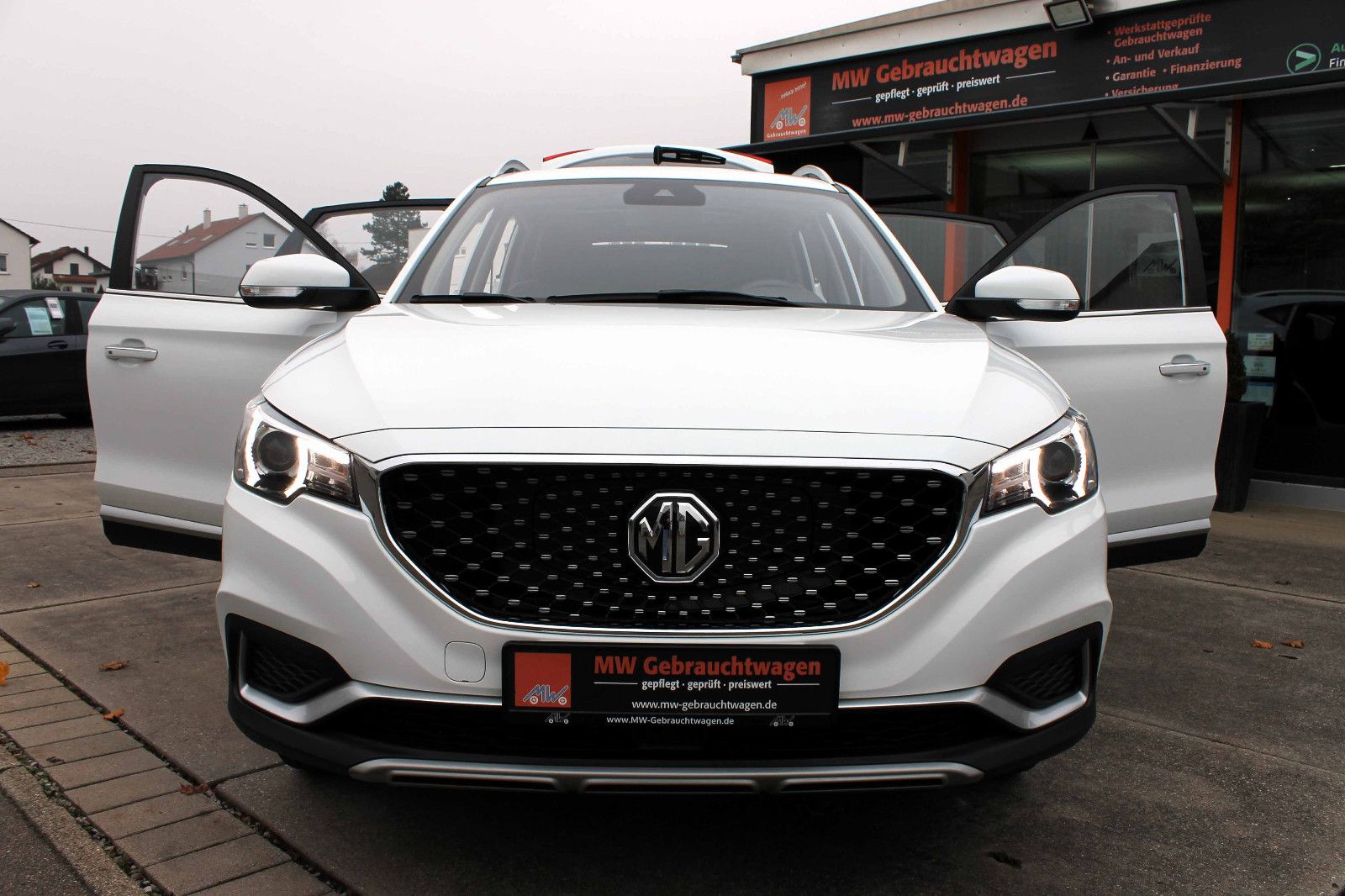Fahrzeugabbildung MG ZS EV Luxury 5D ACC PANO NAV CarPlay BT SHZ KAM