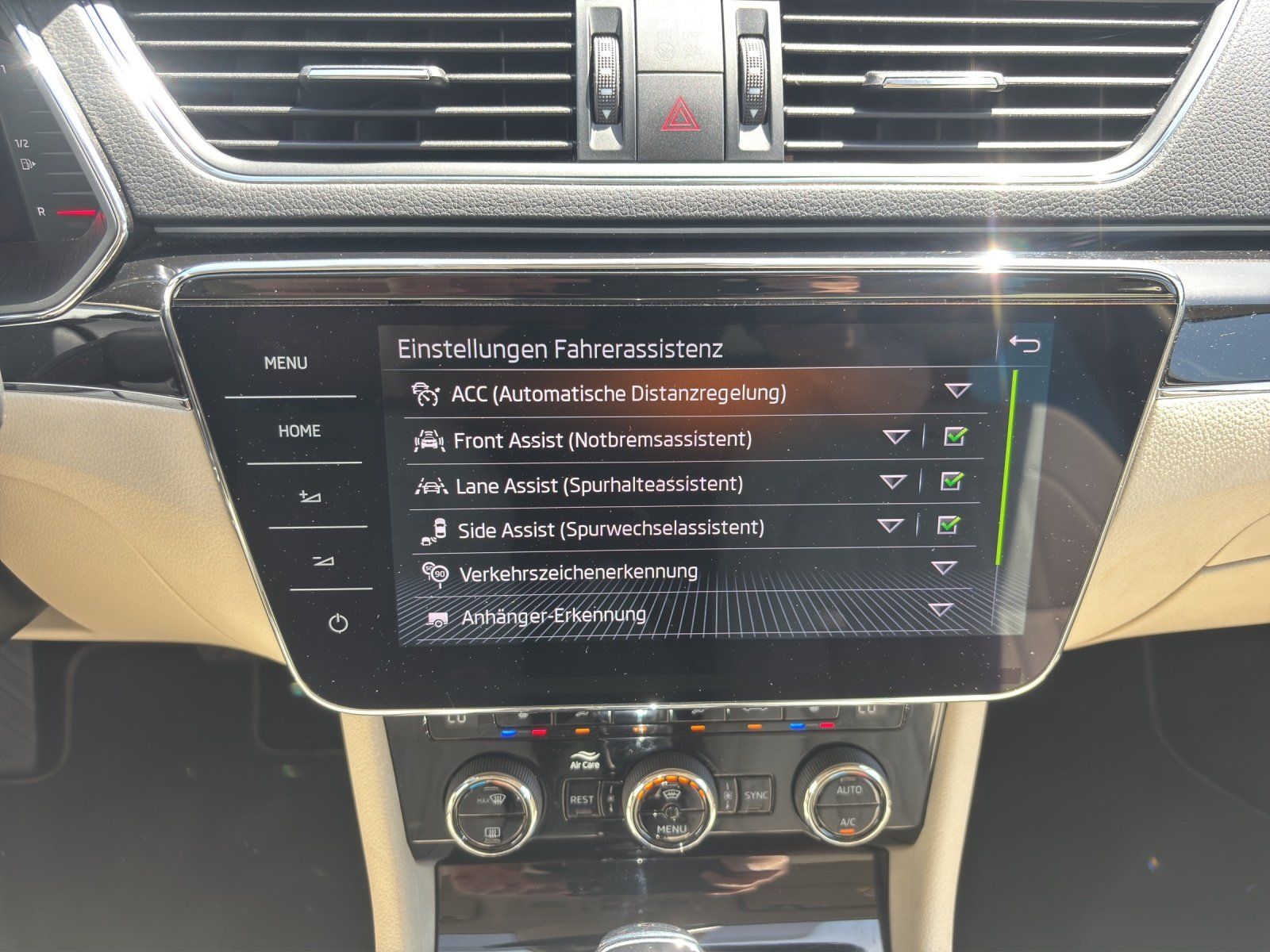 Fahrzeugabbildung SKODA Superb Combi 2.0 TDI L&K 4x4/PANO/AHK/ACC/360°KA