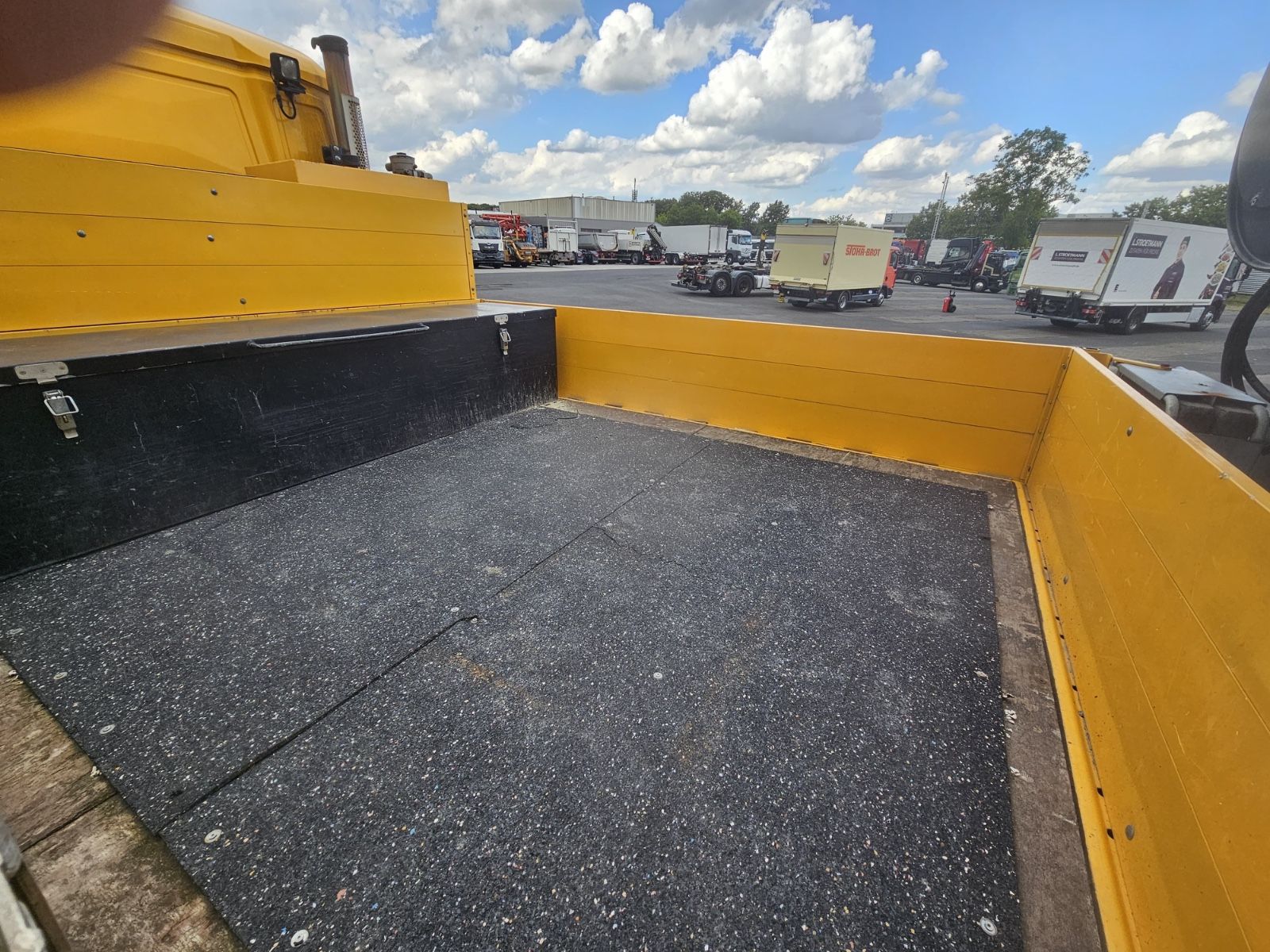 Fahrzeugabbildung MAN TGS 28.400 6x4H HIAB XS 477 JIB Seilwinde