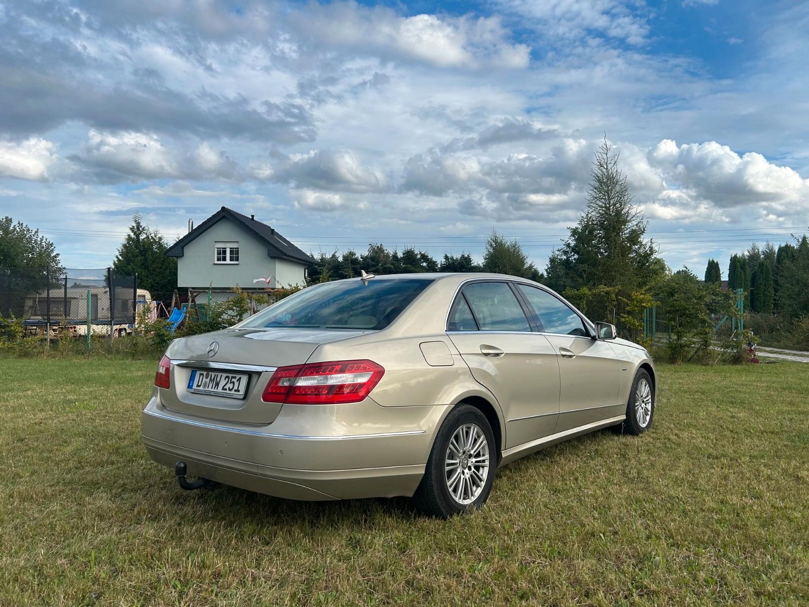 Mercedes-Benz E 220 CDI BlueEFFICIENCY Standard