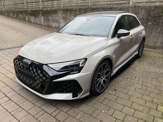 Audi RS3 Sportback Pano*Matrix*Full Exclsuive Kreide