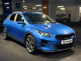 Kia XCeed 1.5 T-GDI *AUTOM.*LED*KAMERA*CARPLAY*SPURH - Kia XCeed mit Benzin-Antrieb: Limousine, Automatik