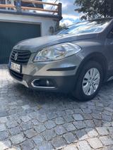 Suzuki (SX4) S-Cross 1.6 Comfort+ 4WD CVT Comfort+ - silberne Suzuki (SX4) S-Cross