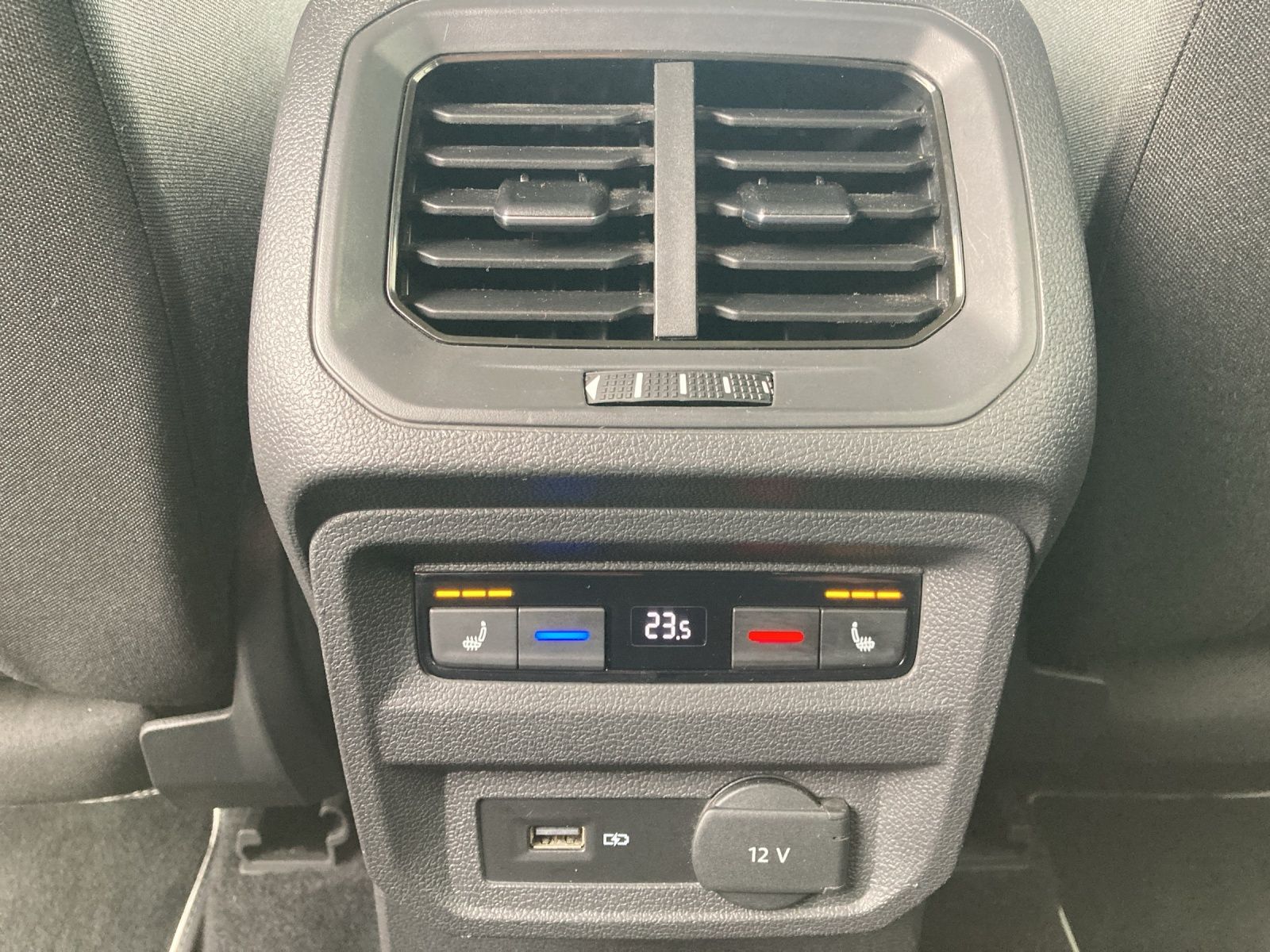 Fahrzeugabbildung Volkswagen Tiguan Allspace TDI Highline DSG 4M STH LED AHK
