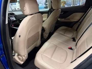 Jaguar F-Pace - 11