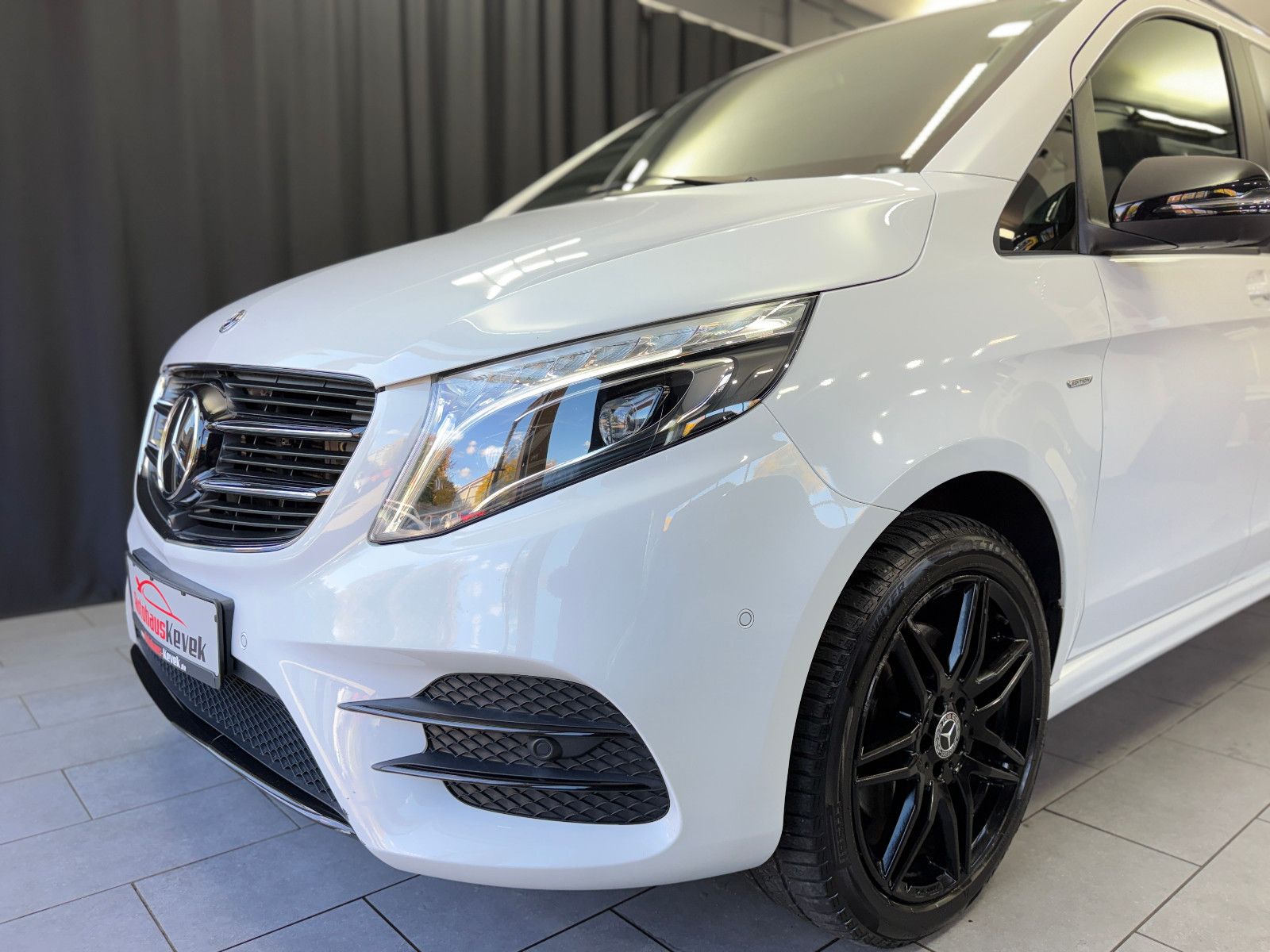 Fahrzeugabbildung Mercedes-Benz V250d NIGHT EDITION 4MATIC lang AMG-LINE|360°|