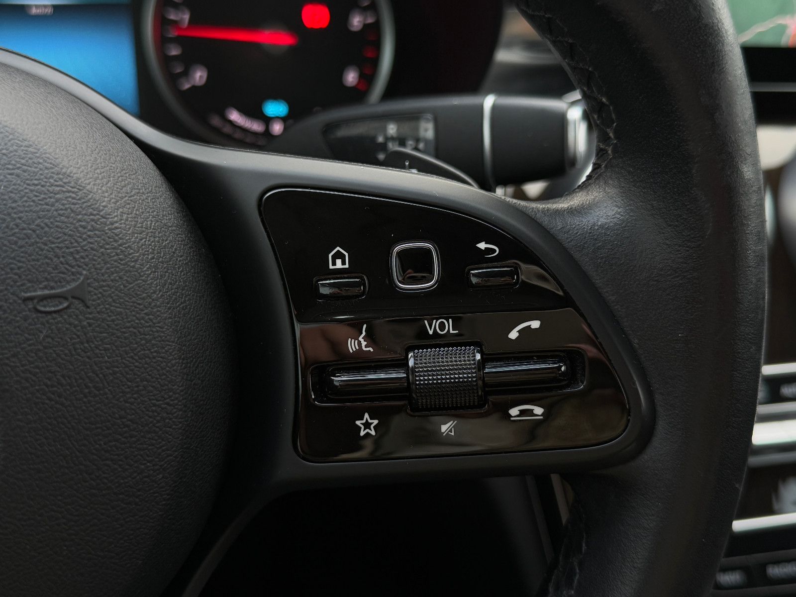 Fahrzeugabbildung Mercedes-Benz C 300de Limo Avantgarde Hybrid 9G DAB GRA Navi