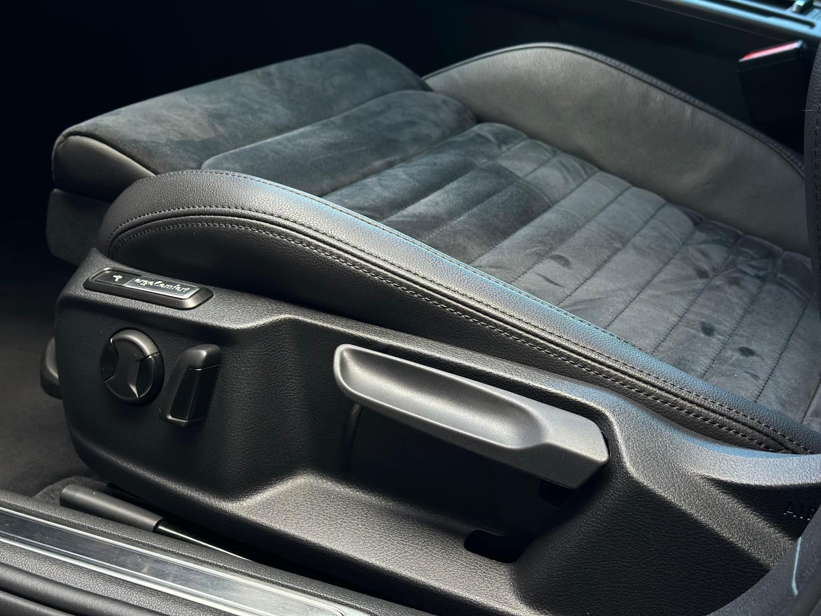 VW Passat 2.0TDI HIGHLINE 4M - Image 19