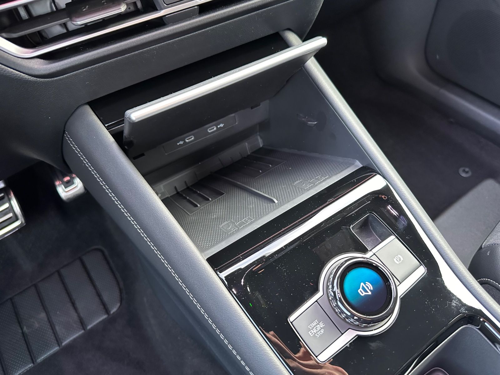 Fahrzeugabbildung Volkswagen Tiguan R-Line 1.5 eTSI AHK/Matrix/Navi/APP/ACC
