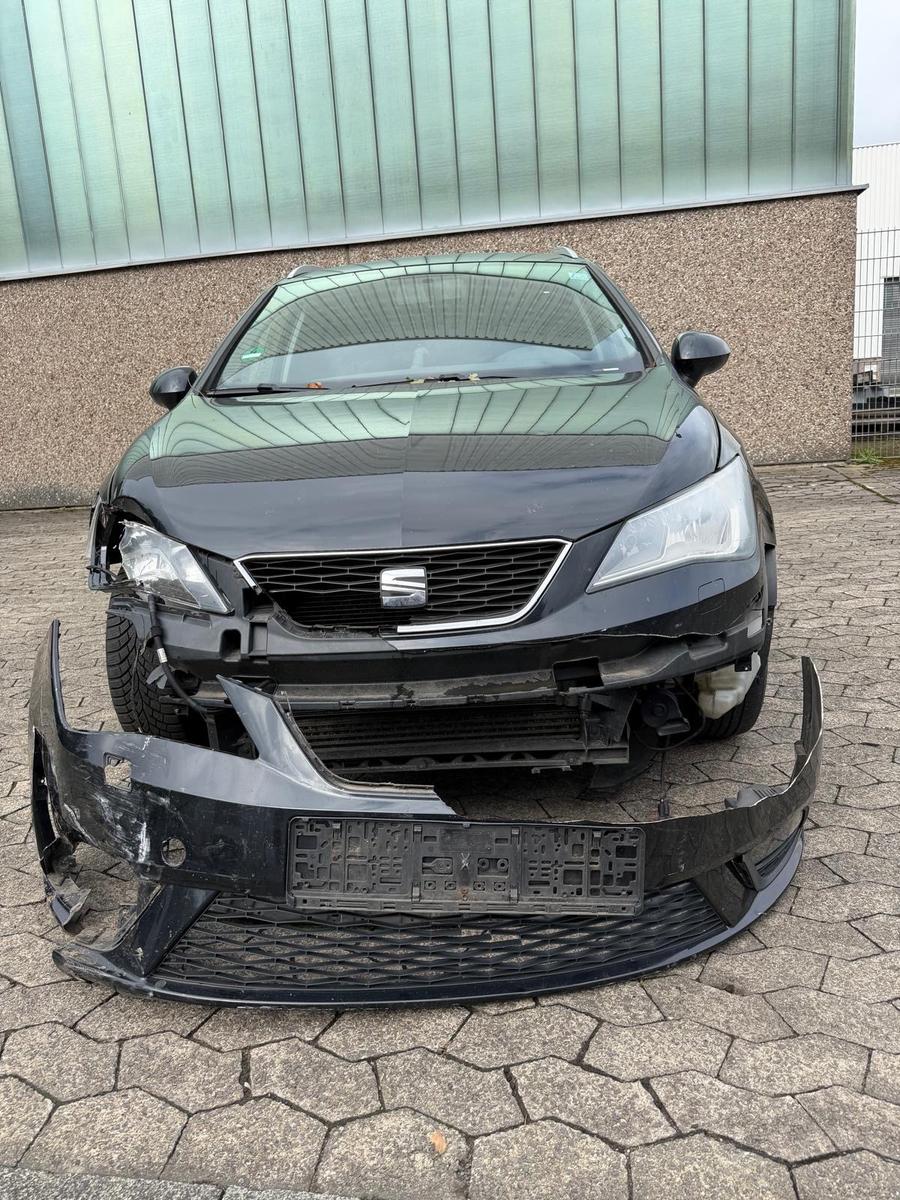 Seat Ibiza 2015 — rear view