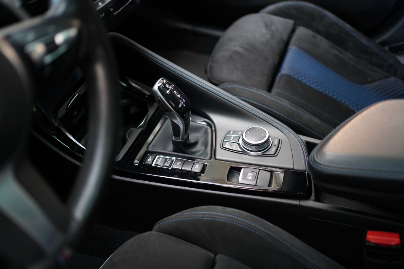 Fahrzeugabbildung BMW X2 M35i M Sport +Glasdach+HeadUp+Parkassist+Navi