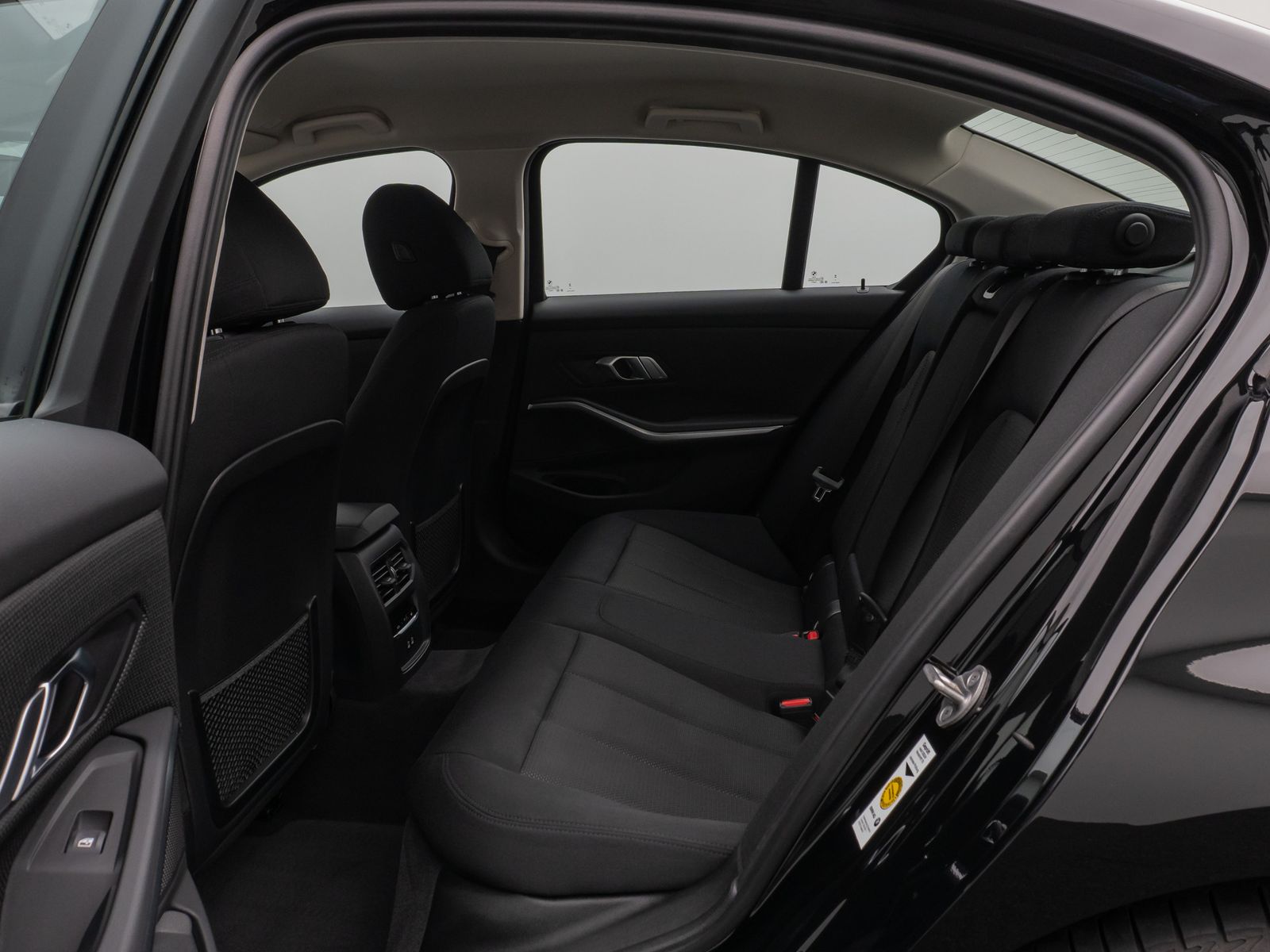 Fahrzeugabbildung BMW 320e Kamera DAB HiFi Lenkradheizung Alarm Parkas