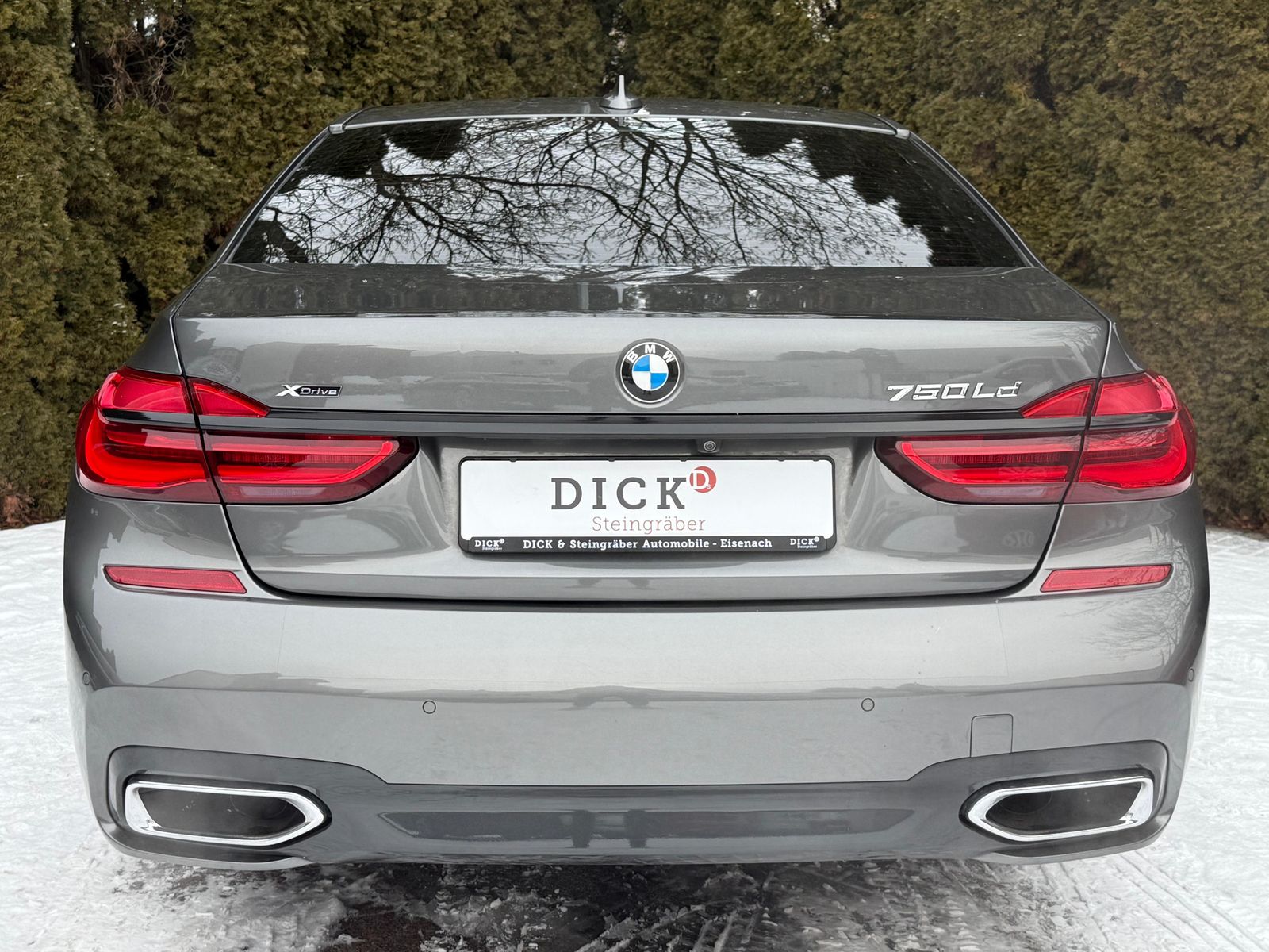 Fahrzeugabbildung BMW 750 L d xDrive M Paket LED+NAV+SHZ+MEMO+PANO+KAM