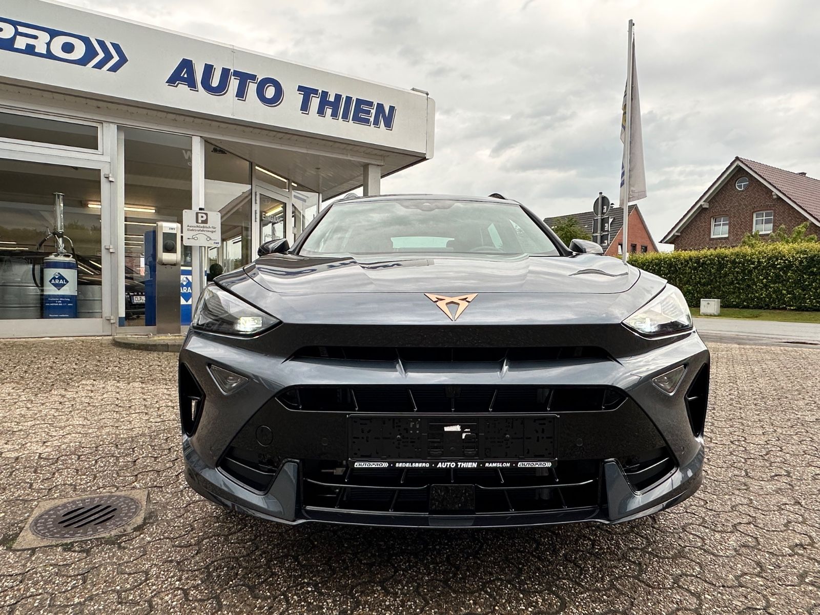Fahrzeugabbildung CUPRA Formentor 1.5 eTSI DSG ACC/AHK/LED/SHZG/CarPlay