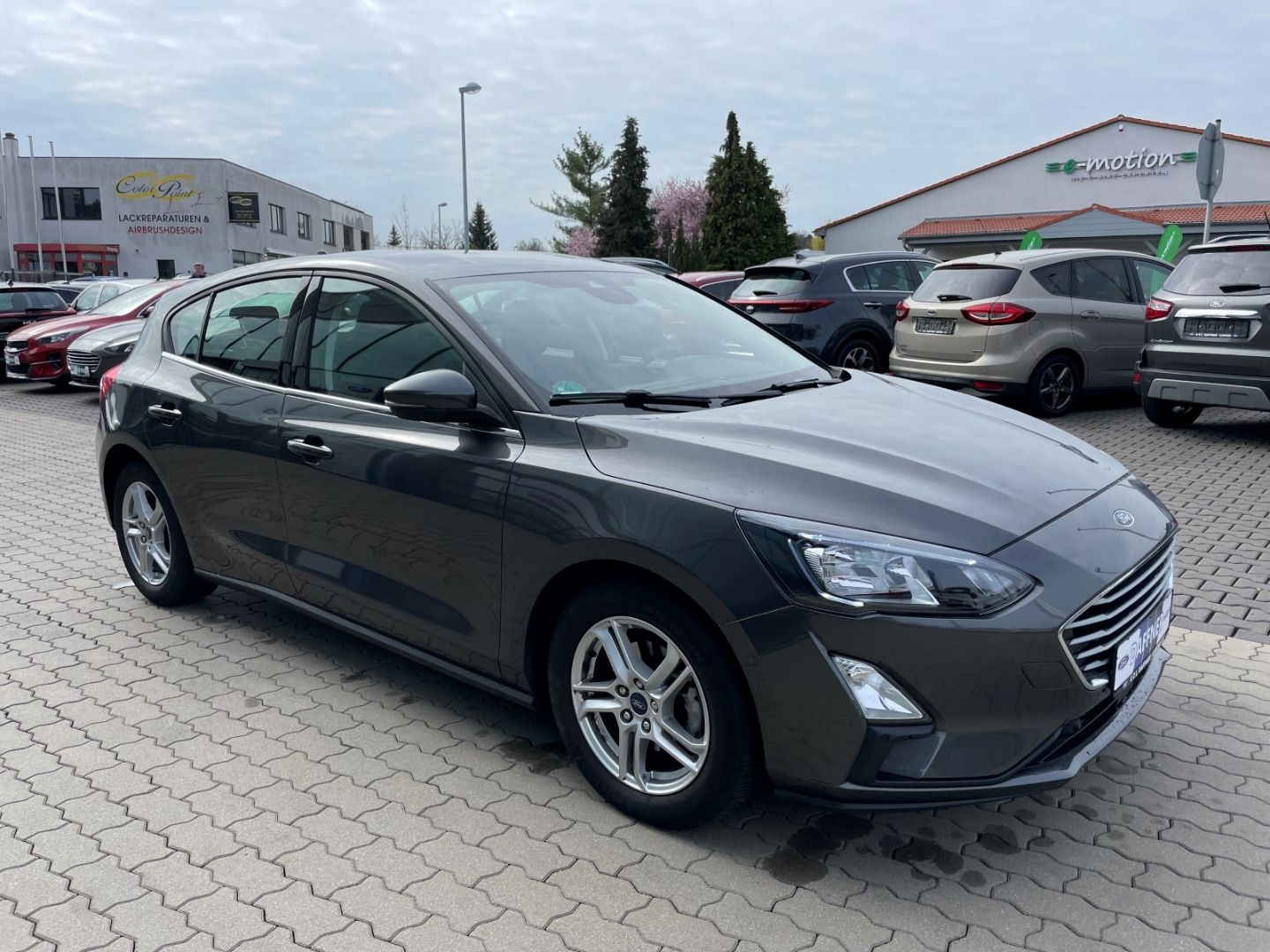 Fahrzeugabbildung Ford Focus C&C MHEV Kamera VerkehrszeichenERK DAB