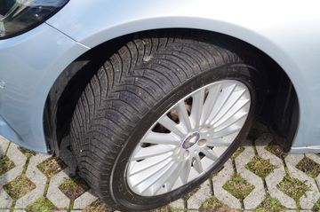 Mercedes-Benz C 180 Exclusive NAVI-AUT.-AHK.-TEMPOMAT-SHZG.-PD