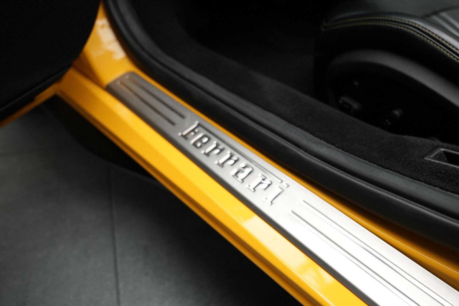 Fahrzeugabbildung Ferrari F8 Spider Giallo Modena *Lift*Carbon*Kamera*