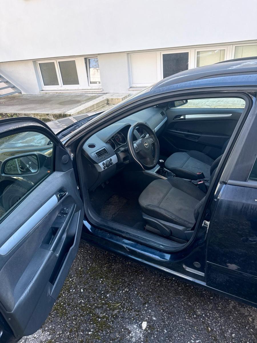 Opel Astra 2005 — photo 6