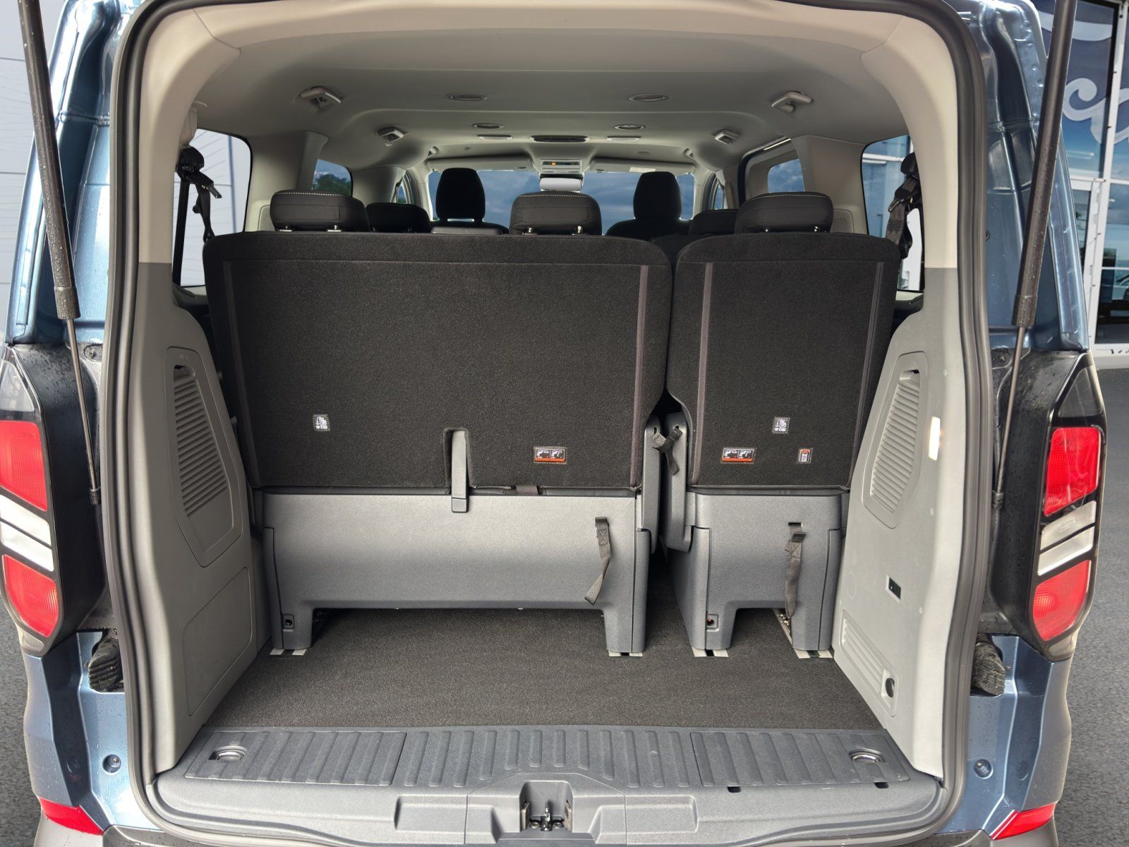 Fahrzeugabbildung Ford Tourneo Custom 2.0 Ecoblue 320 L1 Tourneo Trend