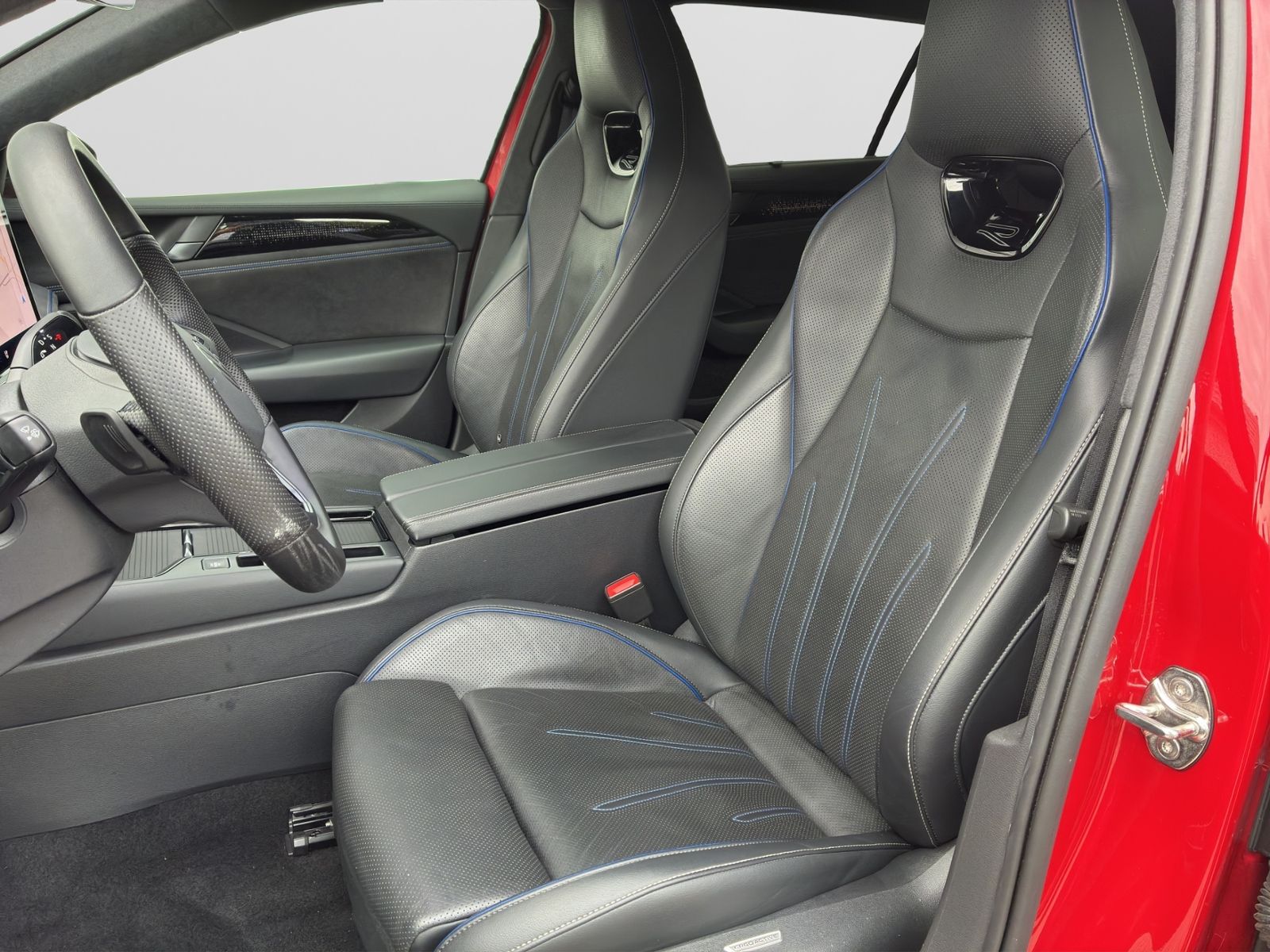 Passat 2.0 TDI R-LINE *AHK*STDHZG*PANO*H&K*