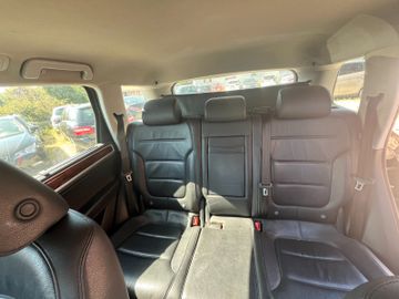 Volkswagen Touareg - 12