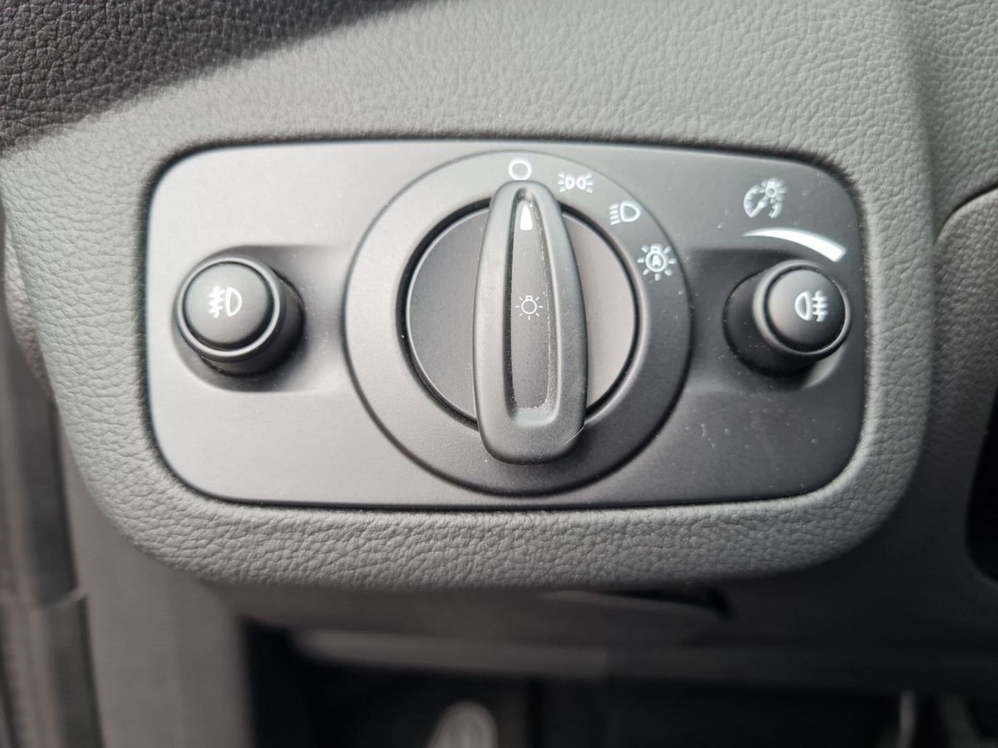 Fahrzeugabbildung Ford Kuga Titanium 1.5 AT Klima Rückfahrkamera PDC