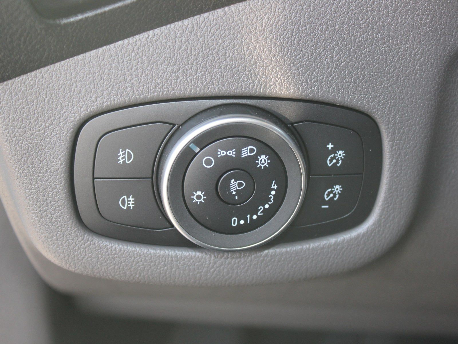 Fahrzeugabbildung Ford Transit Connect Kasten Limited 1,5 EcoBlue