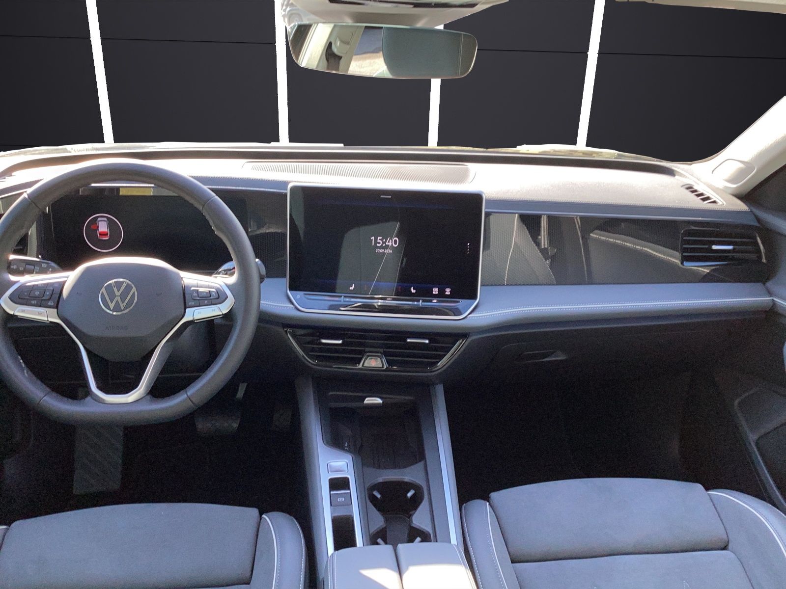 Fahrzeugabbildung Volkswagen Passat TDI Business LED AHK Navi AID ACC RFK SH