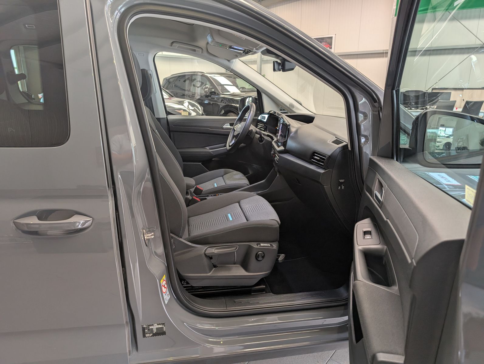 Fahrzeugabbildung Ford Grand Tourneo L2 Active 7-Sitz Bi-LED Pano AHK
