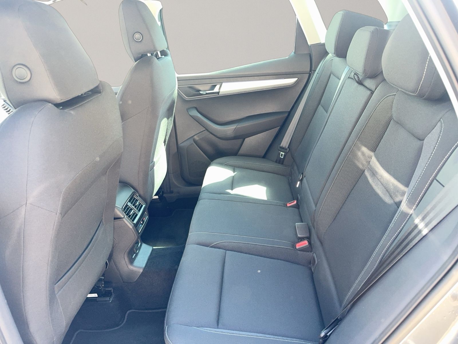 Karoq 2.0 TDI Tour 4x4, AHK, RearView, ACC,Navi,