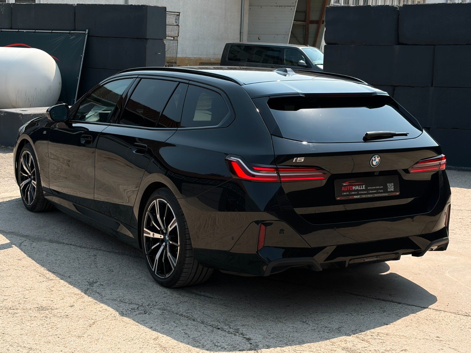 Fahrzeugabbildung BMW i5 eDrive40 Touring M Sport Shadow 360° B&W HuD