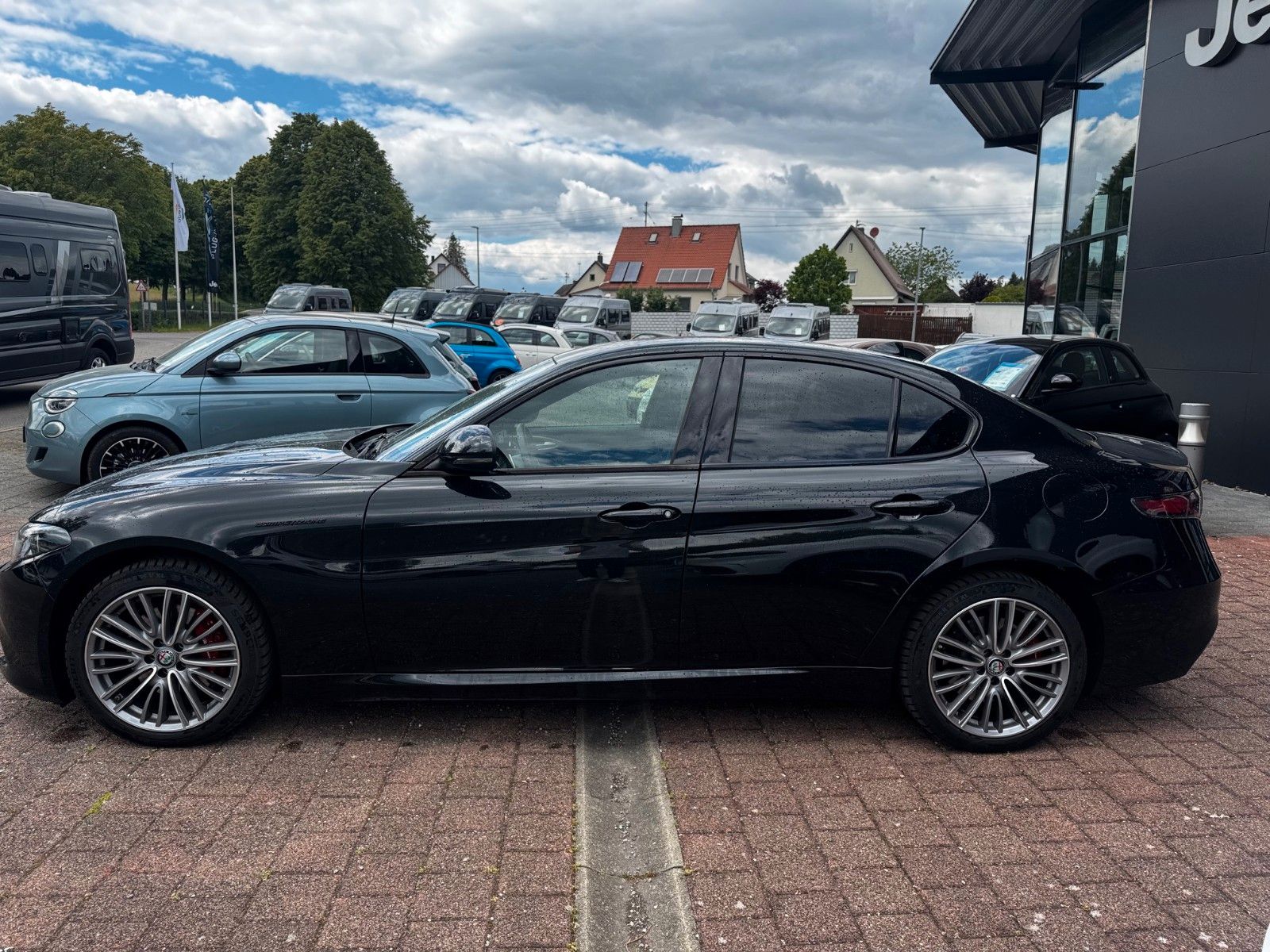 Fahrzeugabbildung Alfa Romeo Giulia Competizione Q4 Navi Kamera Totwinkel